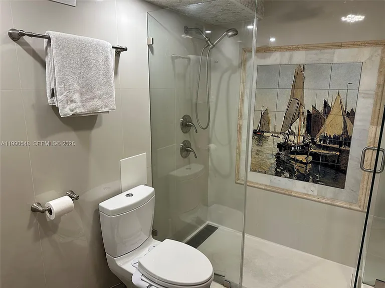6039 Collins Ave #1431 — Photo 13