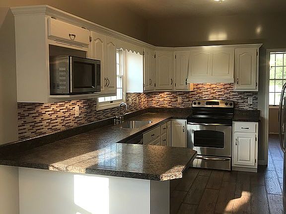 Updated Kitchen w/SS Appl