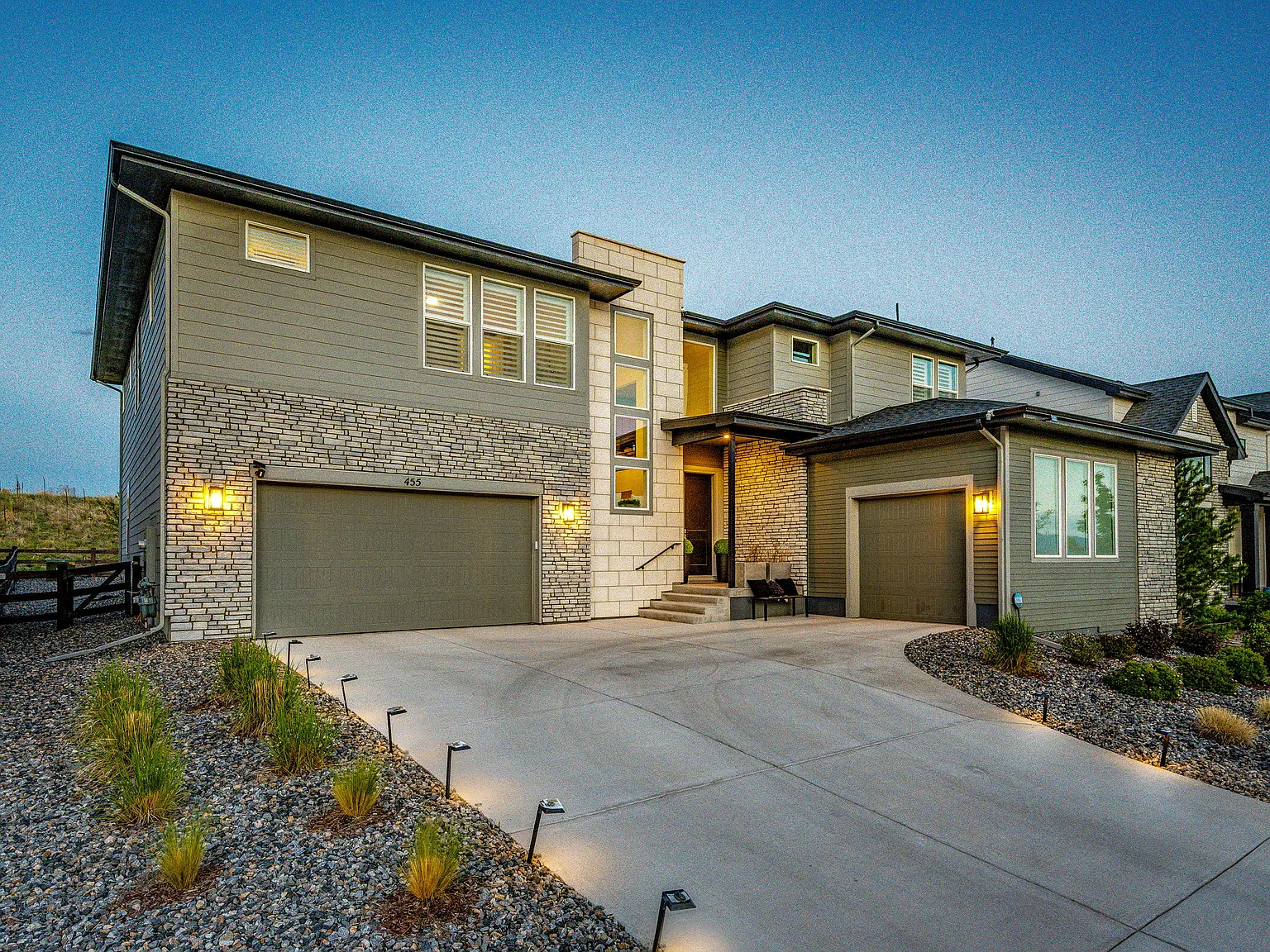 5 bed, 4323 sqft, $6,750 — Photo 1