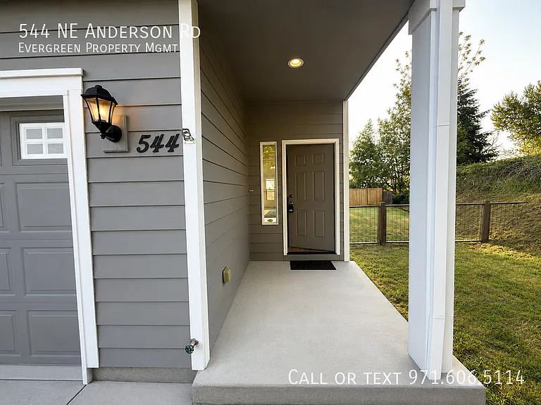 544 NE Anderson Rd — Photo 2