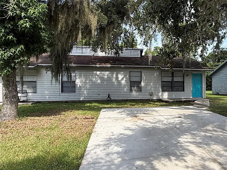 1089 Old South Dr — Photo 1