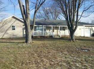 932 N Main St, Iuka, IL 62849