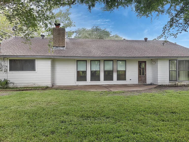 1226 Ferndale Dr — Photo 5
