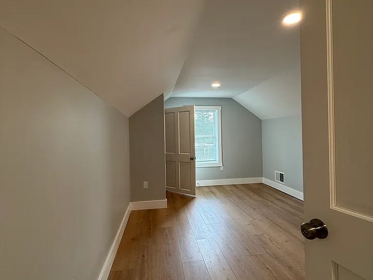 23 1/2 E Washington Ave — Photo 32