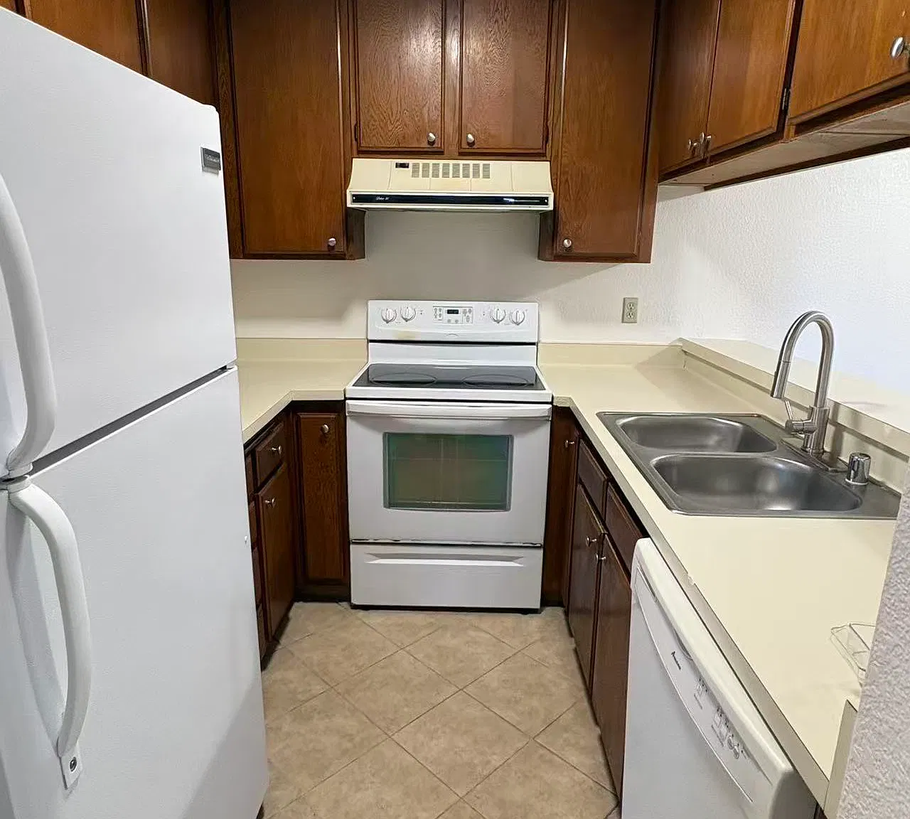 2 bed, 700 sqft, $2,700 — Photo 3