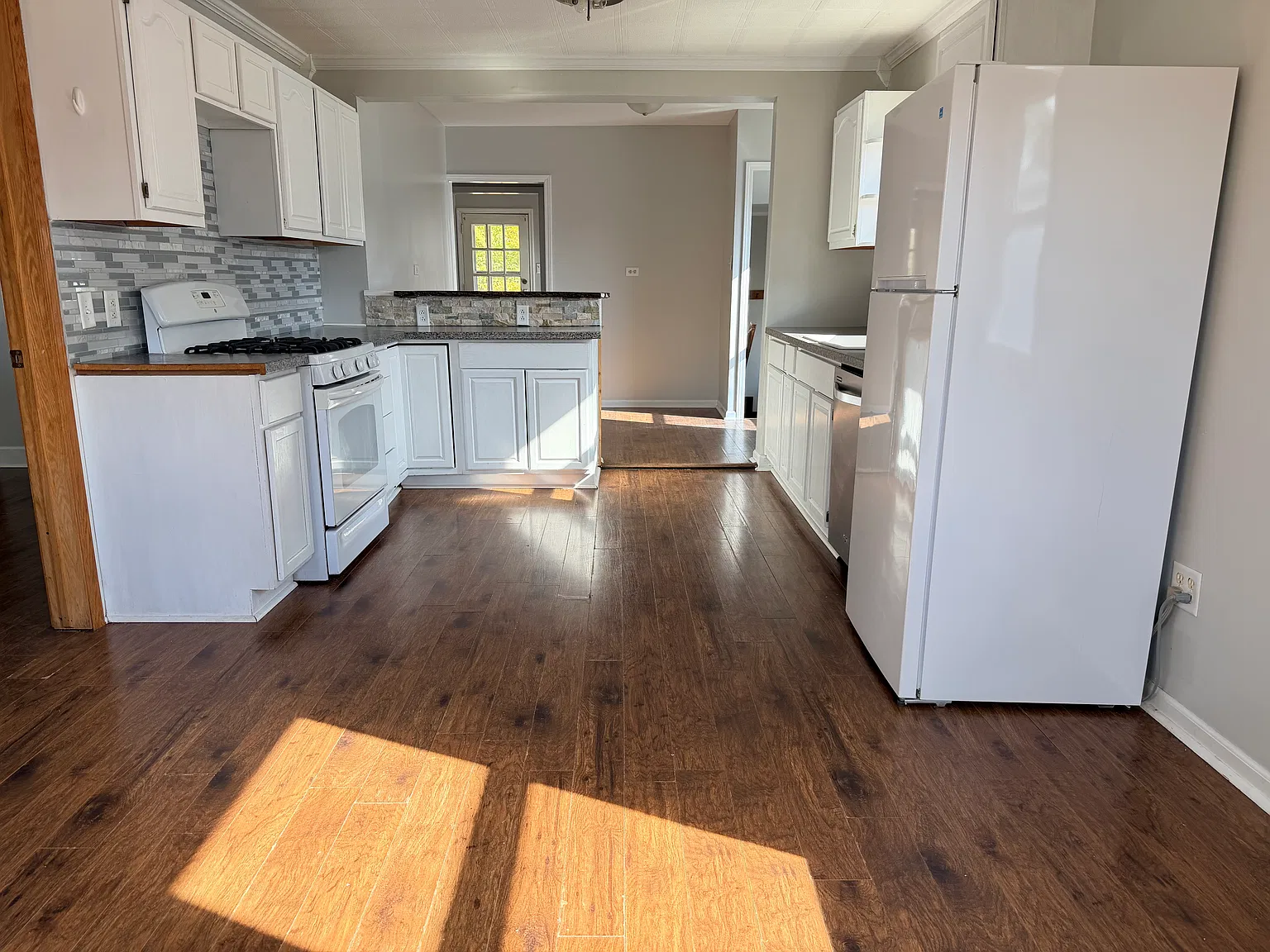 3 bed, 1497 sqft, $2,195 — Photo 2