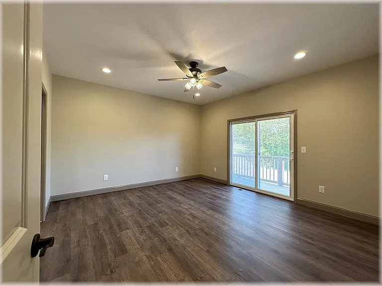 304 Cottage Hill Ct — Photo 10