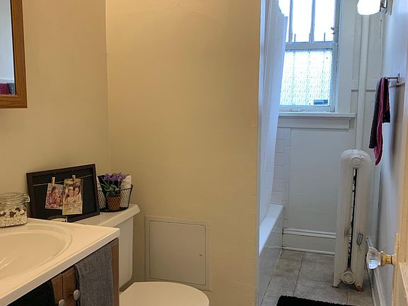 3rd image of 804 N Van Buren St #2
