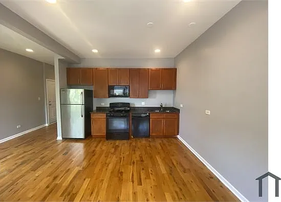 1620 E 68th St — Photo 1