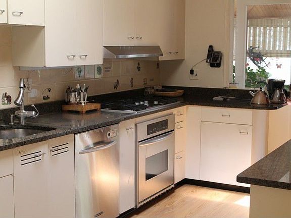 4th image of 2213 Whiteoaks Dr