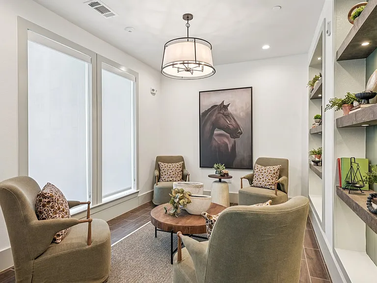 Huntington Place Seniors Garland — Photo 16