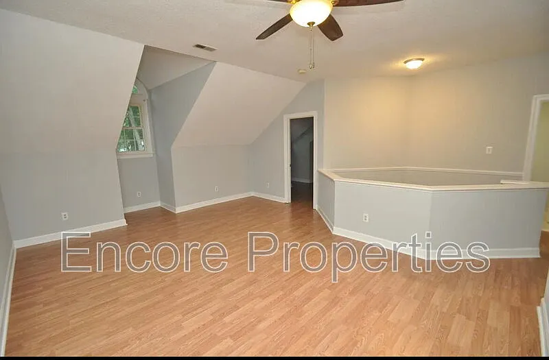 3 bed, 3.0 bath, 1980 sqft, $2,600 — Photo 3