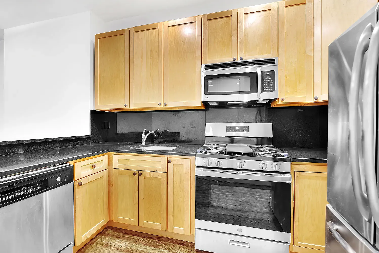 122 East 27th Street — Photo 2