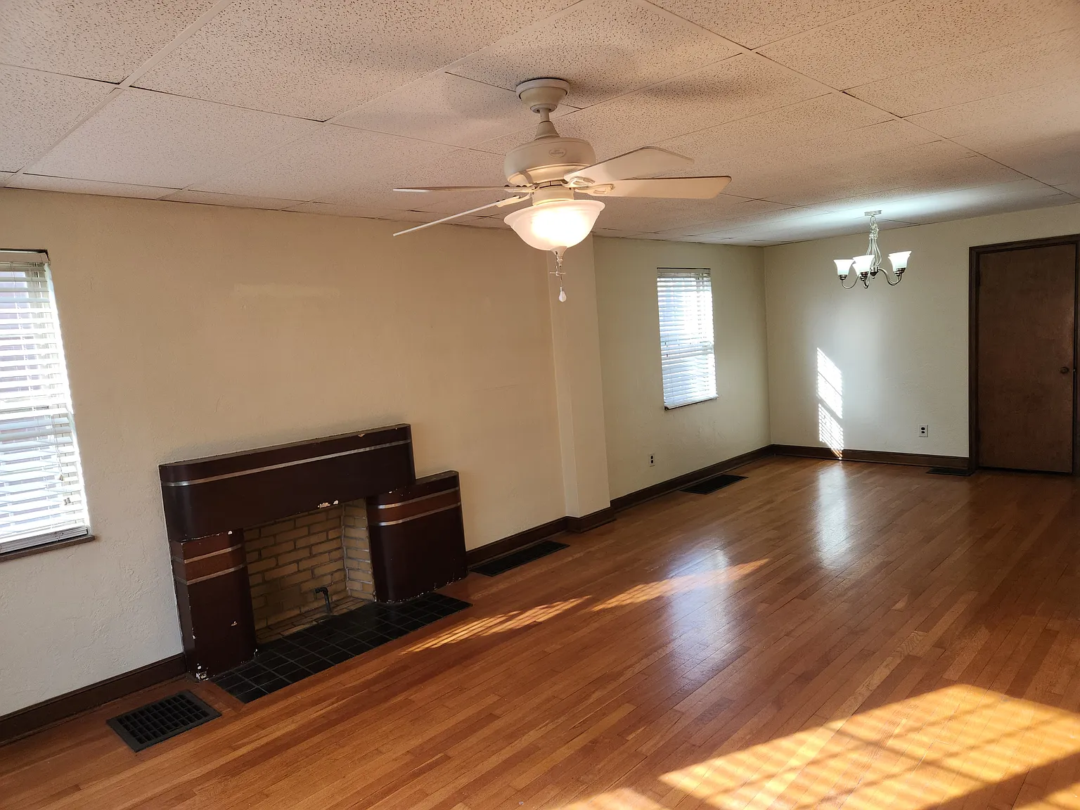 2 bed, 1000 sqft, $1,350 — Photo 2