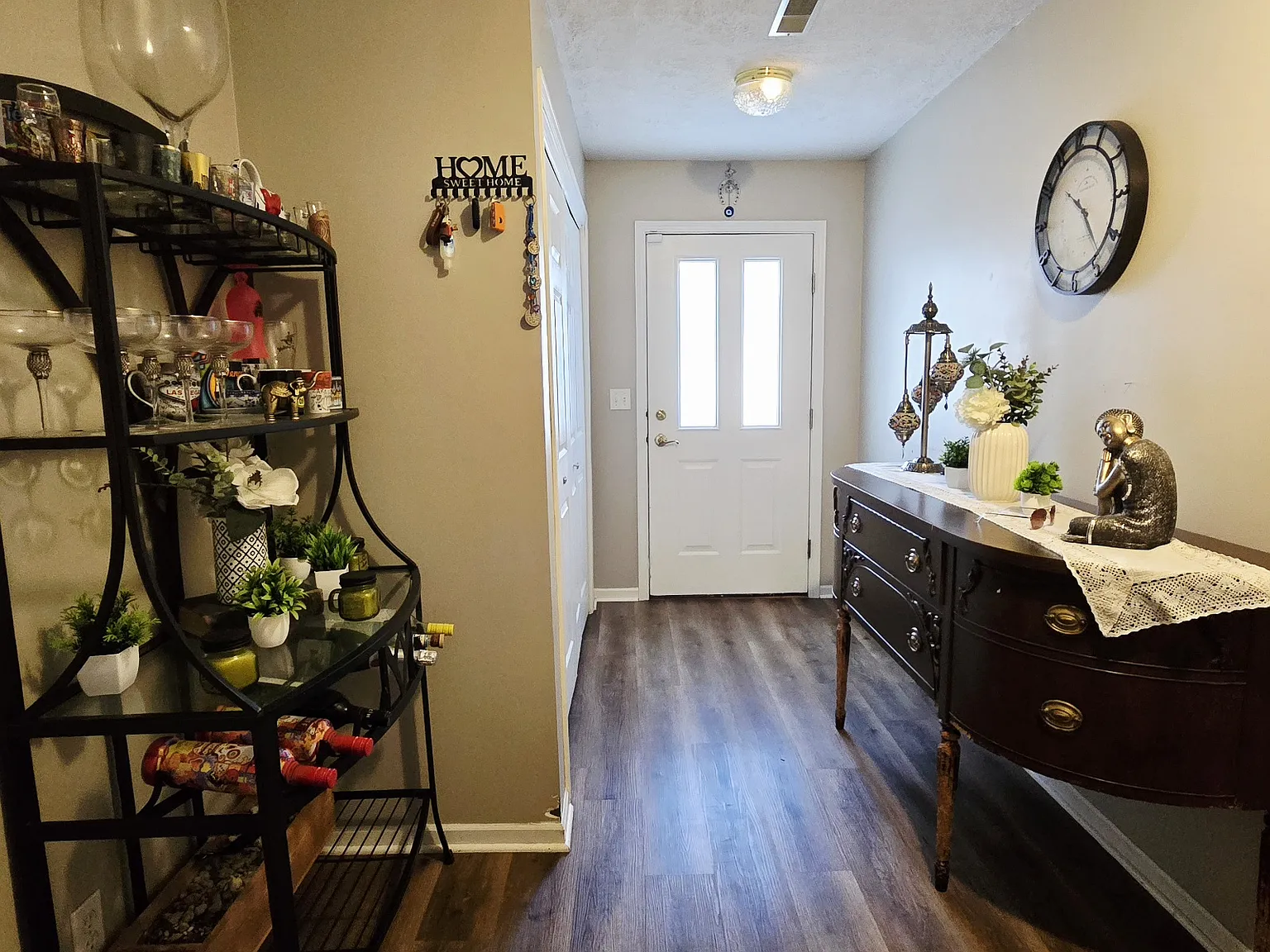 3 bed, 2.5 bath, 1800 sqft, $2,100 — Photo 2