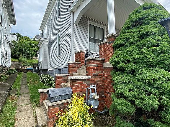 3rd image of 417 Concord St