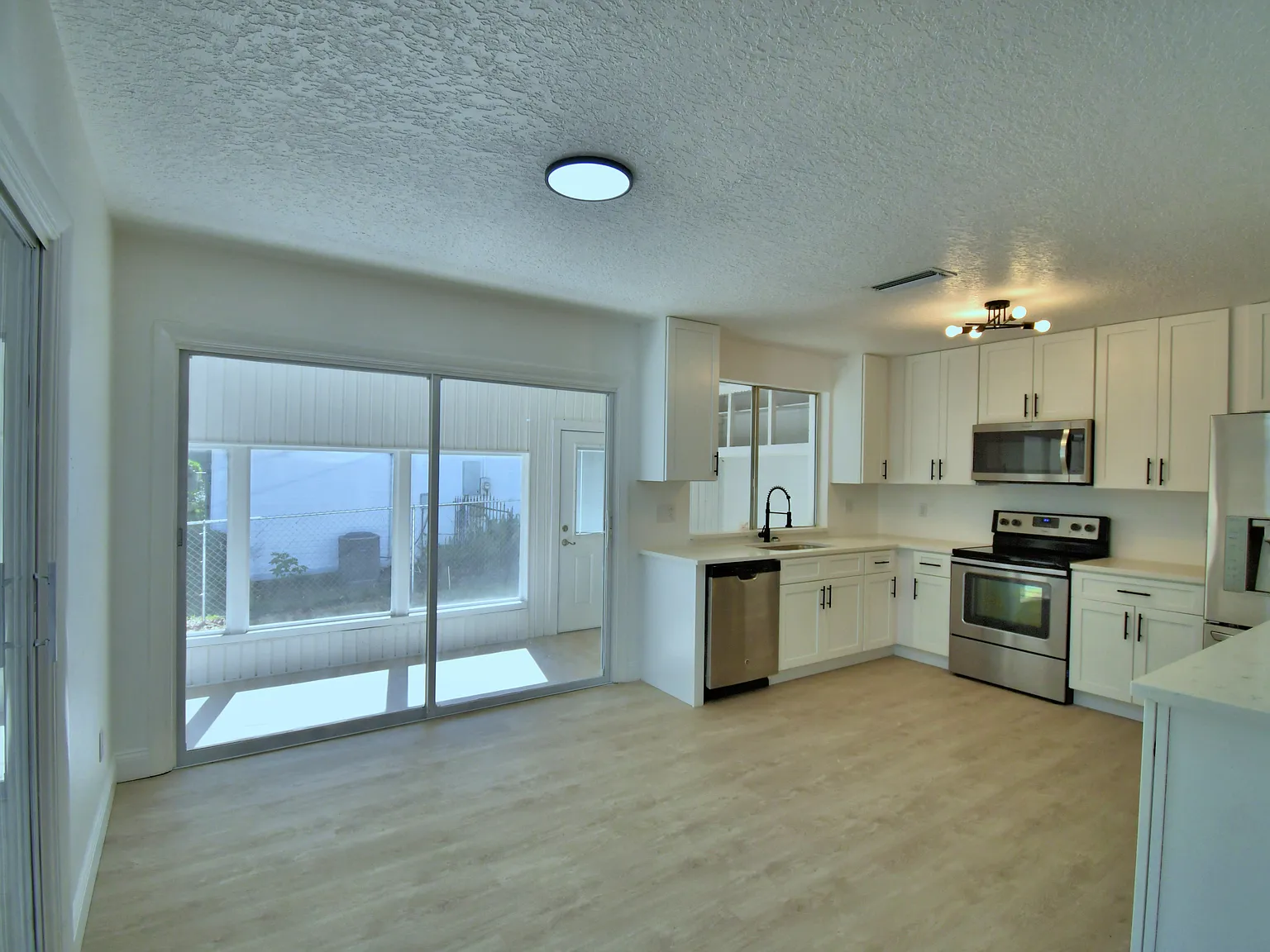 4 bed, 1665 sqft, $2,000 — Photo 3