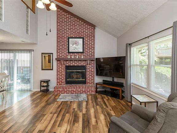 4th image of 7439 Prairie Lake Dr