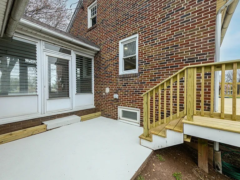 1050 S Keim St — Photo 53