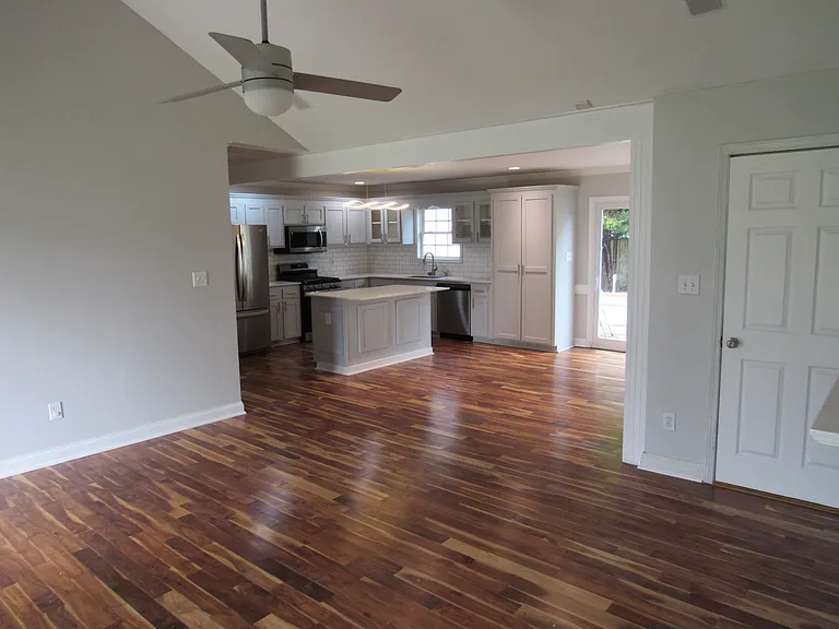 1511 Crowders Woods Dr — Photo 10