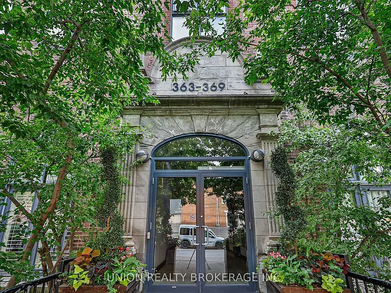 369 Sorauren Ave #105 — Photo 1