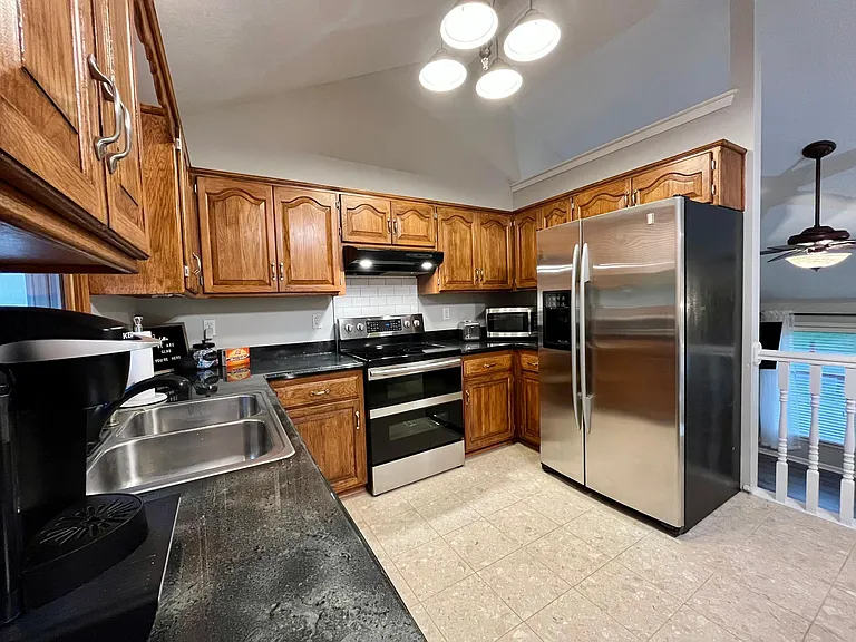 10225 N Main St — Photo 4