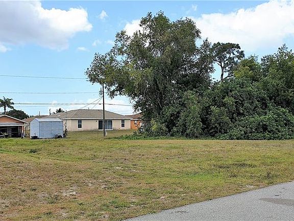 4th image of 2604 NE 5th Ave