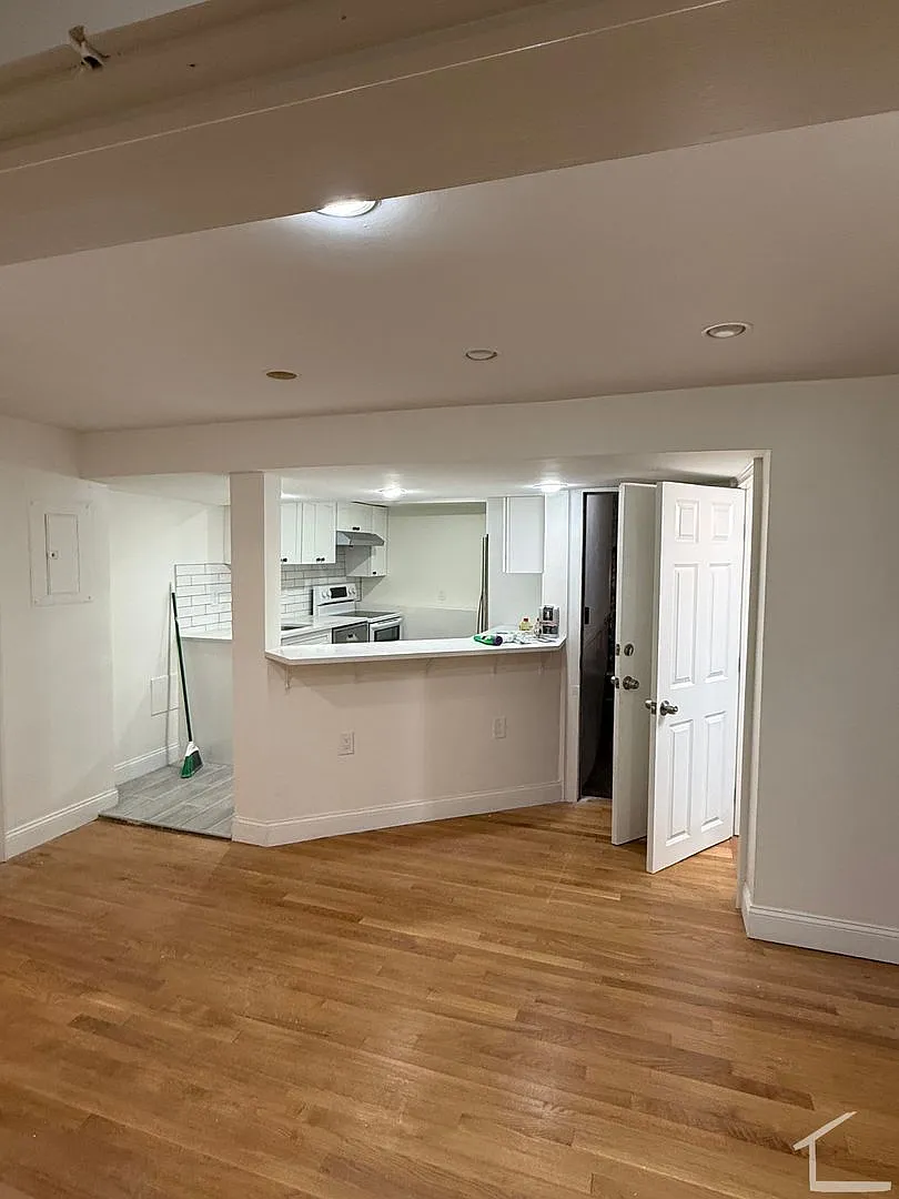 Brand New 3 bed in Allston — Photo 3