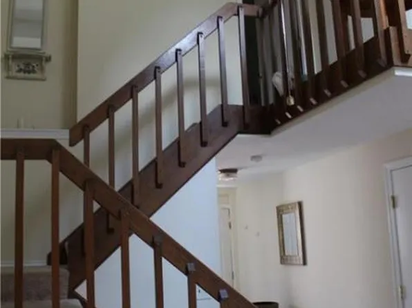 5 Juniper Pl, Rocky Hill, CT 06067