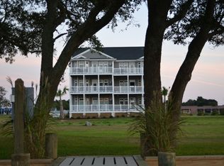 125 Odum St #422, Cedar Point, NC 28584