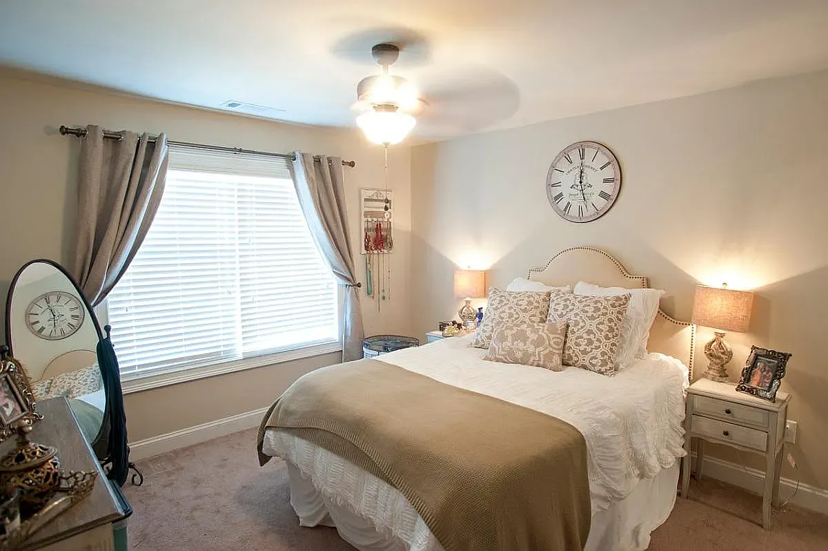 5 bed, 5.5 bath, 2060 sqft, $4,500 — Photo 4