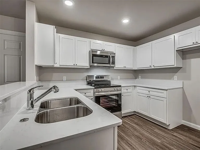 1104 Ashton Ln — Photo 8