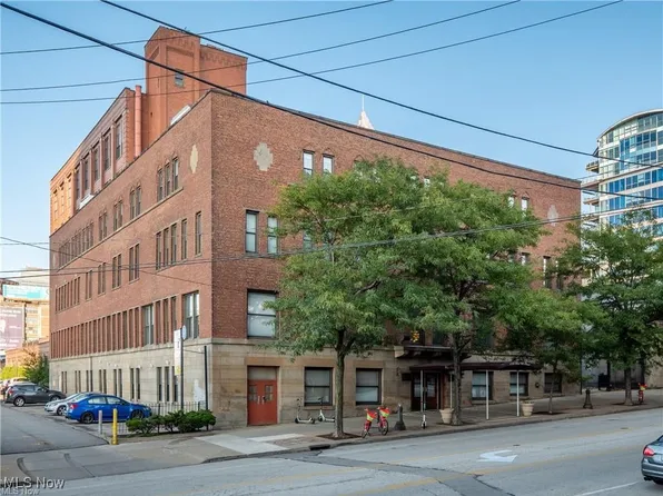 1133 W 9th St APT 411, Cleveland, OH 44113