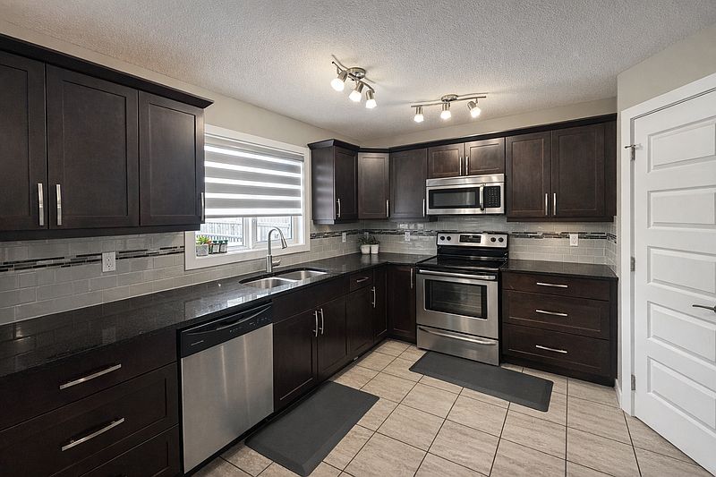 Fort Saskatchewan House for rent - 3 Bedrooms — photo 7