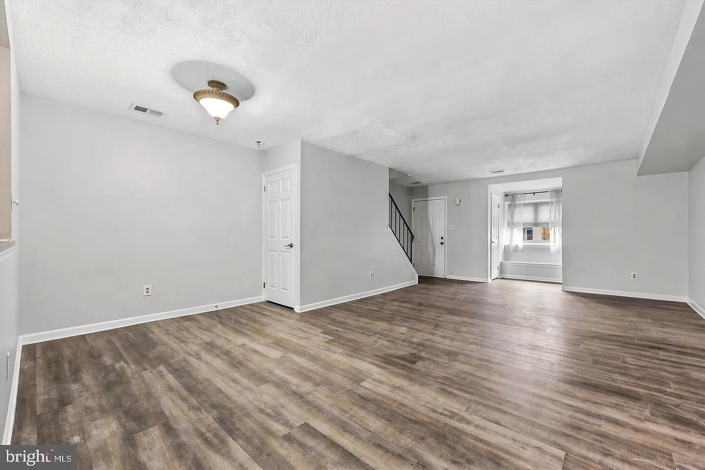 3 bed, 2.0 bath, 1300 sqft, $2,500 — Photo 3
