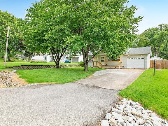 2nd image of 438 W Rosedale Dr