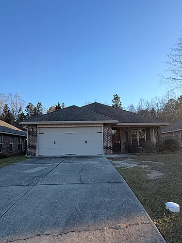 104 Hawthorne Dr Photo 1