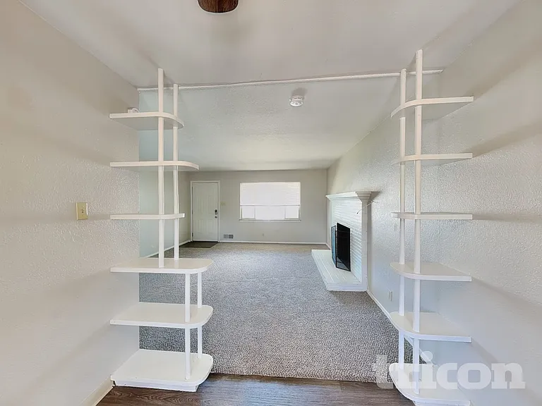 1370 University Ter — Photo 6