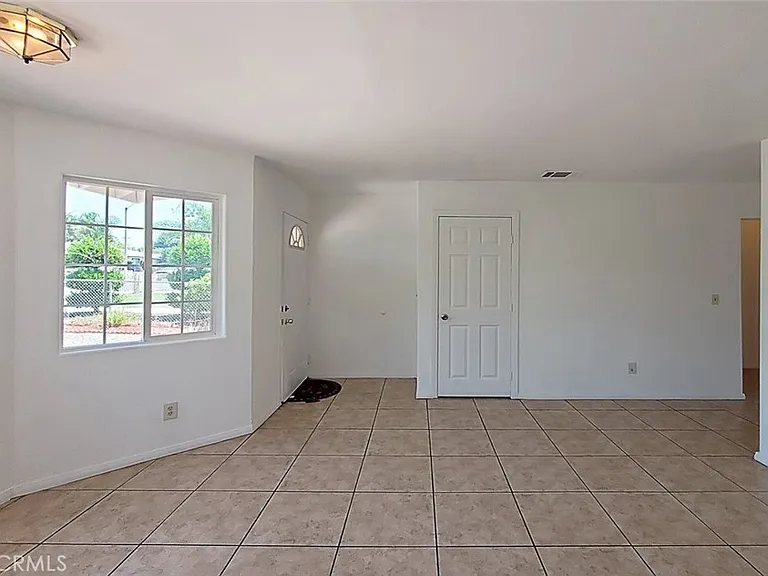 747 W Nevada St — Photo 5