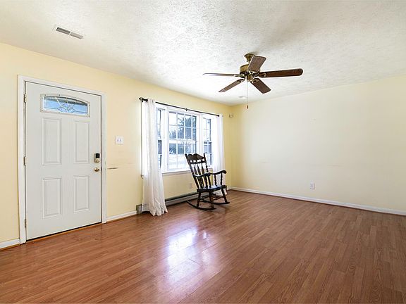 3rd image of 142 Dunroven Dr