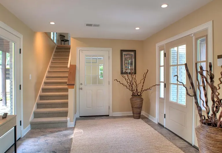 4261 Waymar Dr — Photo 2