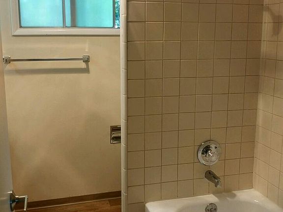 3rd image of 433 Holly St APT 6