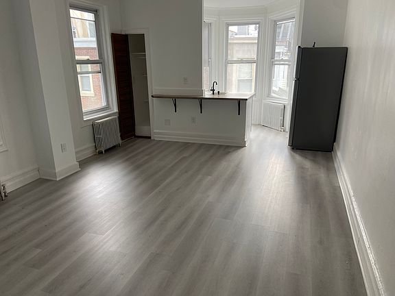 3rd image of 850 N 22nd St #2R