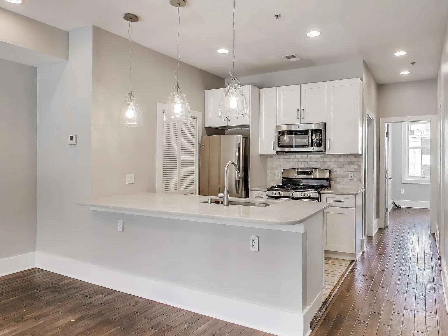 2 bed, 814 sqft, $1,795 — Photo 3