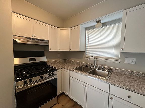 4th image of 2705 N Oakland Ave APT 1