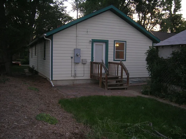 1028 Bross St — Photo 11