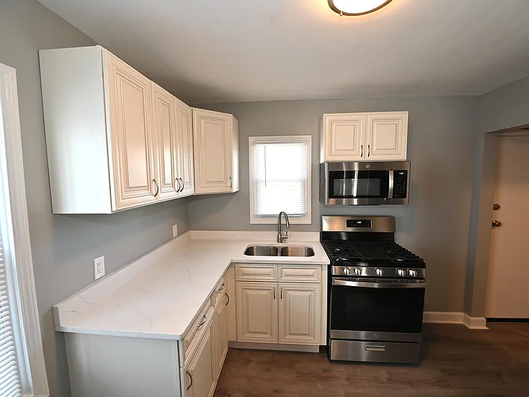 2911 Gibson Pl — Photo 1