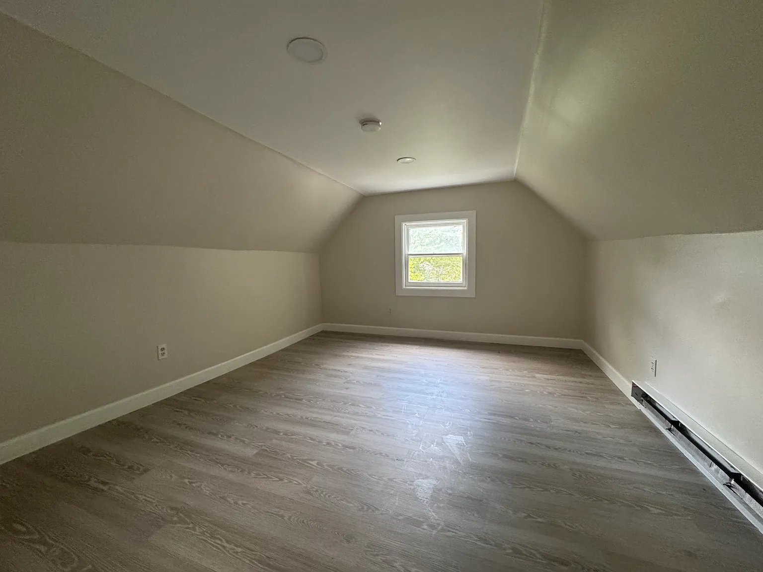 2 bed, 900 sqft, $1,275 — Photo 4