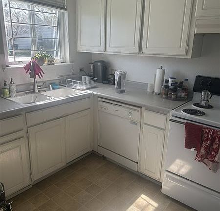 4th image of 811 E 8th St
