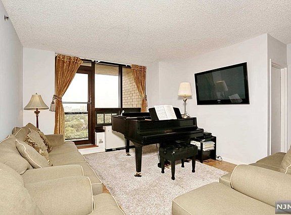 3rd image of 800 Palisade Ave APT 1906